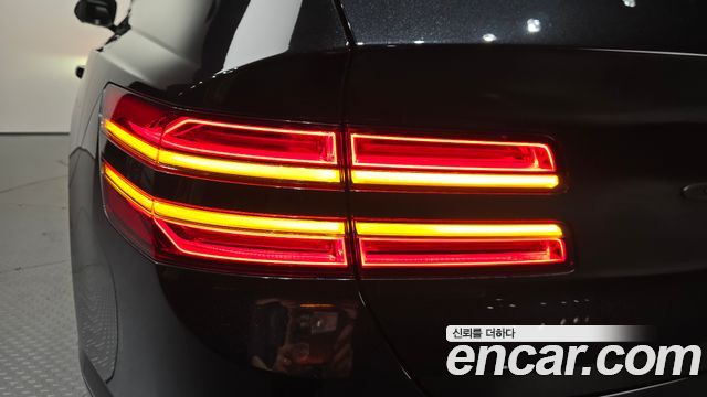 Genesis GV80 2.5T Gasoline AWD — photo 1 of 32