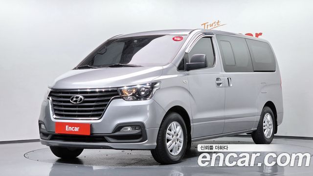 Hyundai Starex Van 5-Seater — photo 1 of 30
