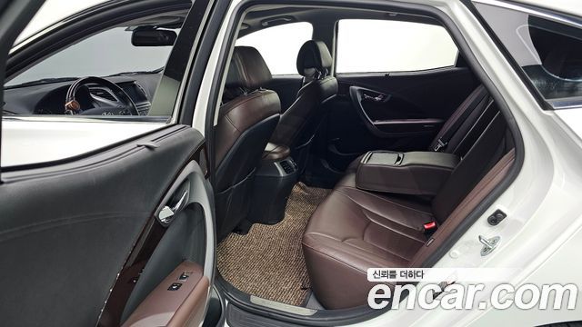 Hyundai Grandeur Premium — photo 1 of 20