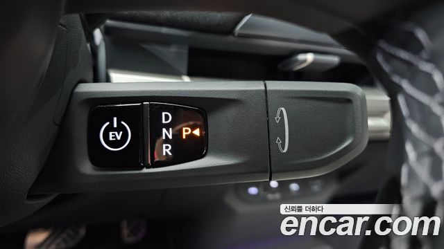 Kia EV3 Standard 2WD — photo 1 of 37