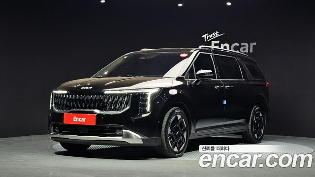 Kia Canival Diesel 9-Seater Signature — photo 1 of 36