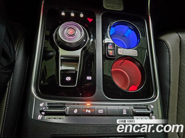 Kia Canival HEV 9seater Nobless — photo 1 of 20