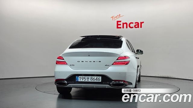 Genesis G70 Gasoline 3.3T 4WD — photo 1 of 34