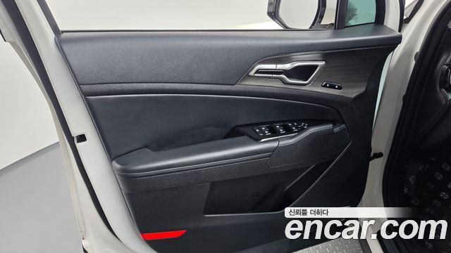 Kia Sportage Signature 2WD — photo 1 of 34