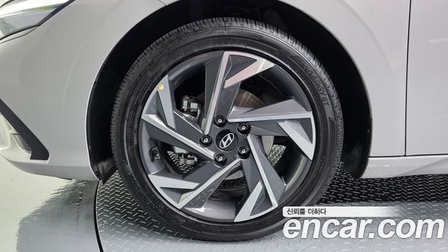 Hyundai AVANTE 1.6 — photo 1 of 33