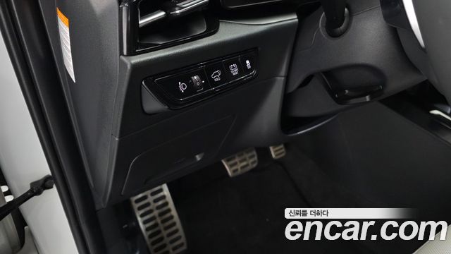 Kia Niro Signature — photo 1 of 20