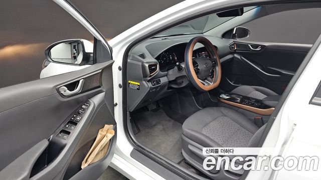 Hyundai Ioniq I — photo 1 of 30
