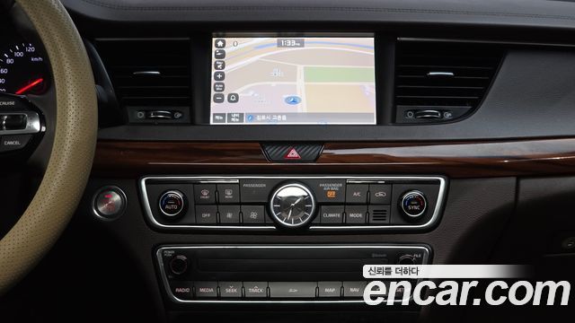 Kia K7 2.2 Diesel Prestige — photo 1 of 30