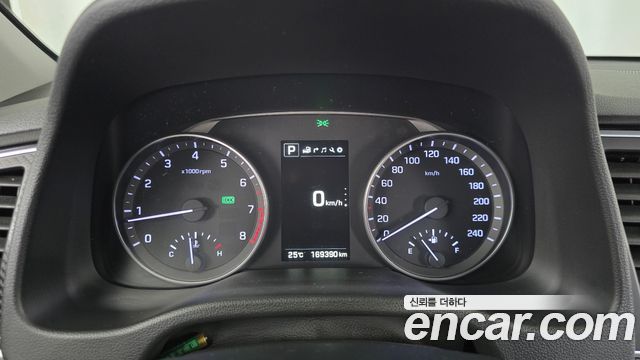 Hyundai AVANTE 1.6 GDI Premium — photo 1 of 31