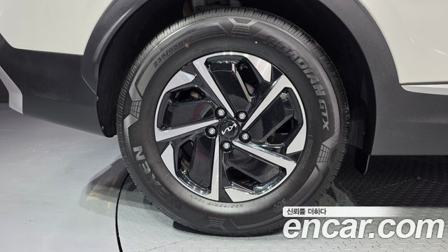 Kia Sportage Prestige 2WD — photo 1 of 31