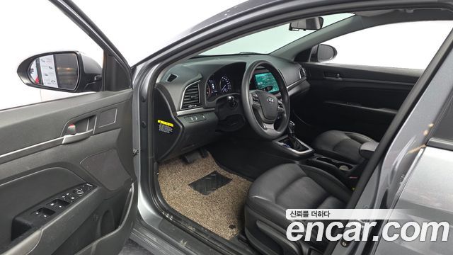 Hyundai AVANTE 1.6 GDI Value Plus — photo 1 of 31