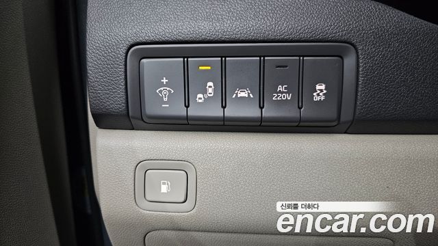 Kia Canival 9-seater Noblesse — photo 1 of 20