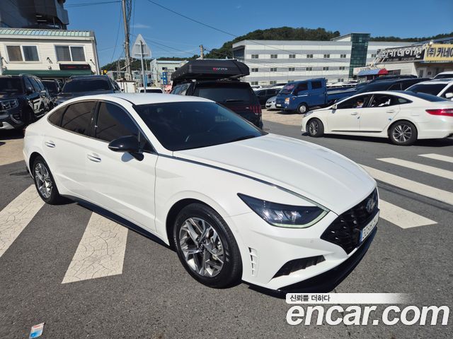 Hyundai Sonata 2.0 — photo 1 of 20