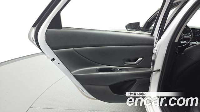 Hyundai AVANTE 1.6 — photo 1 of 35