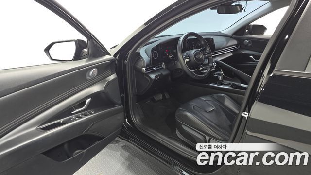 Hyundai AVANTE 1.6 — photo 1 of 34