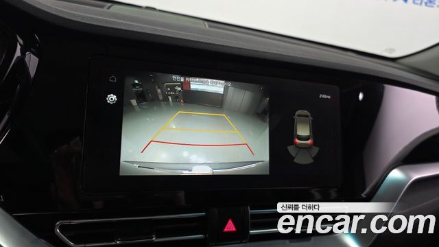 Kia Niro Prestige — photo 1 of 30