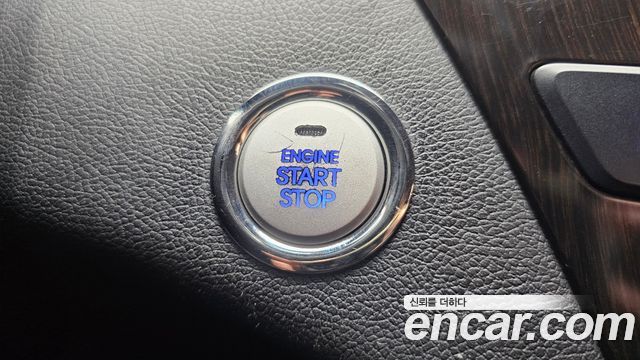 Hyundai Sonata 2.0 — photo 1 of 32
