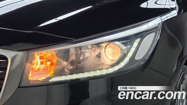 Kia Canival 9-Seater Hi-Limousine — photo 1 of 30