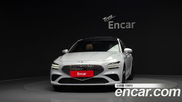 Genesis G70 Gasoline 2.0T 2WD — photo 1 of 34
