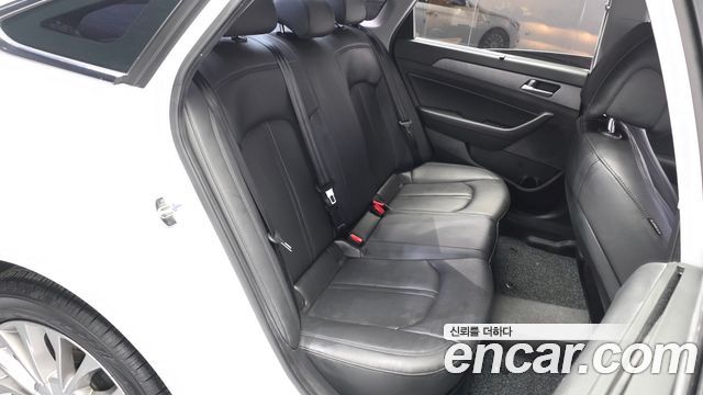 Hyundai Sonata 2.0 Style — photo 1 of 30