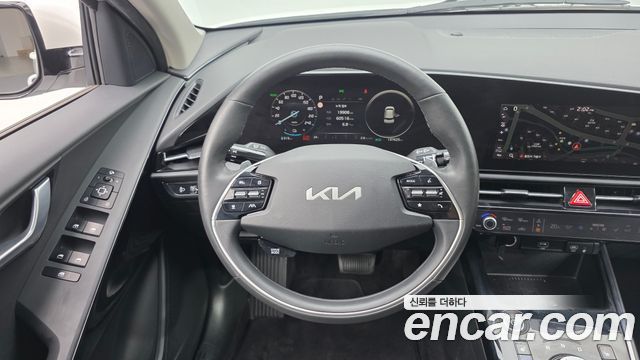 Kia Niro Air — photo 1 of 20