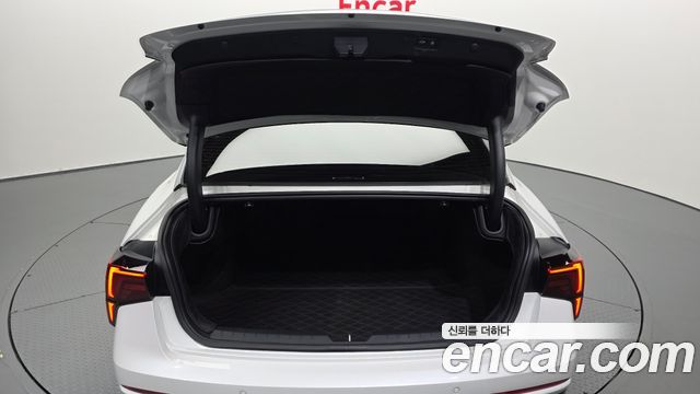 Kia K5 1.6 Turbo — photo 1 of 35