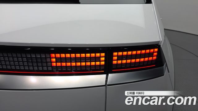 Hyundai Ioniq5 Long Range AWD — photo 1 of 31