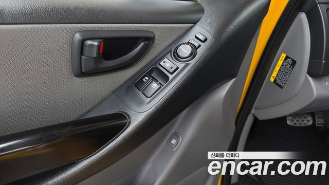 Hyundai Starex School Bus — photo 1 of 30