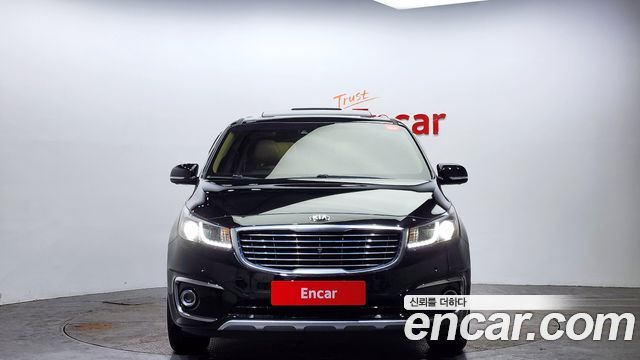 Kia Canival Gasoline 7-seater Limousine — photo 1 of 20