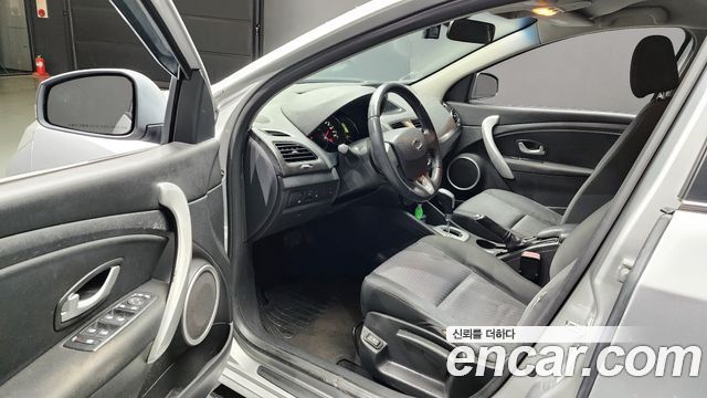 Renault-KoreaSamsung SM3 LE Plus — photo 1 of 20
