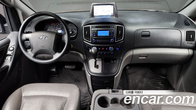 Hyundai Starex 12-Seater Wagon — photo 1 of 20