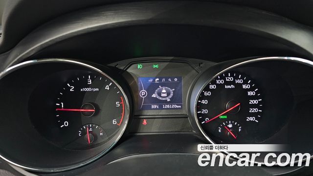 Kia Canival 9-seater Luxury — photo 1 of 20