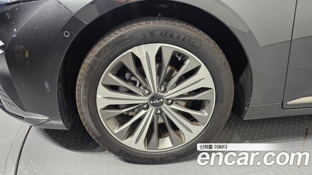 Kia K8 Signature — photo 1 of 20