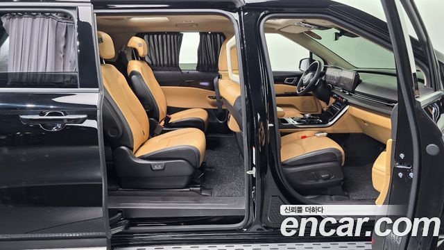 Kia Canival Diesel 9-Seater Signature — photo 1 of 20