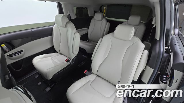 Kia Canival Diesel 9-Seater Noblesse — photo 1 of 20