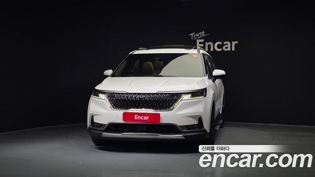 Kia Canival Diesel 9-Seater Signature — photo 1 of 20