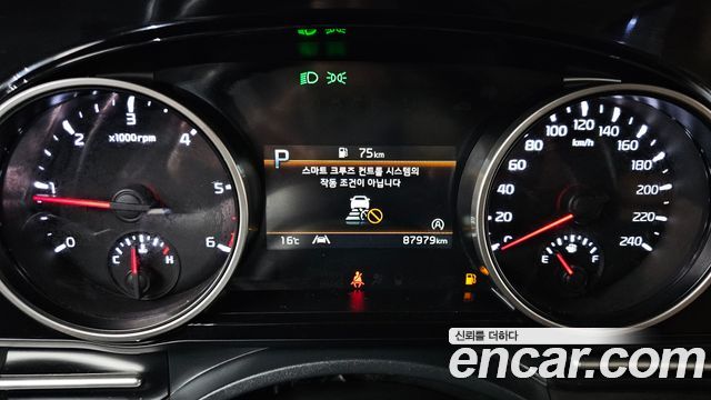 Kia Canival Diesel 9-Seater Prestige — photo 1 of 20