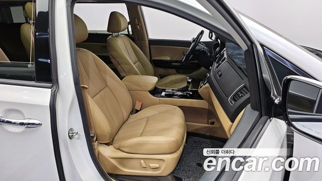 Kia Canival 7-Seater Limousine — photo 1 of 20