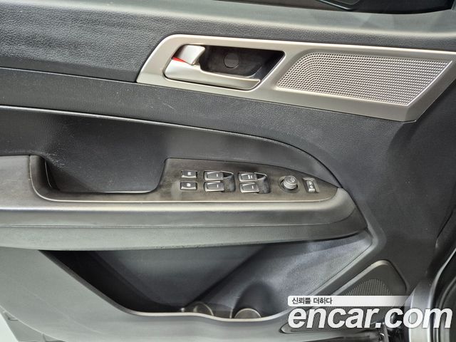 KG_Mobility_Ssangyong Rexton Diesel 2.2 4WD — photo 1 of 20
