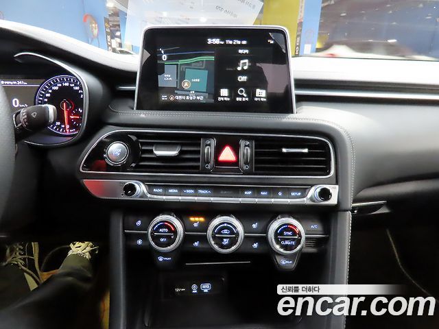 Genesis G70 2.0T AWD — photo 1 of 20