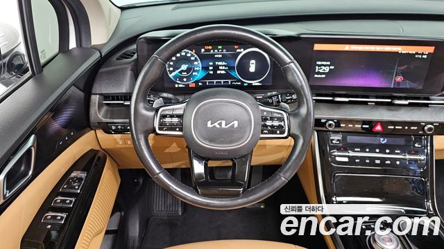 Kia Canival Diesel 9-Seater Signature — photo 1 of 20