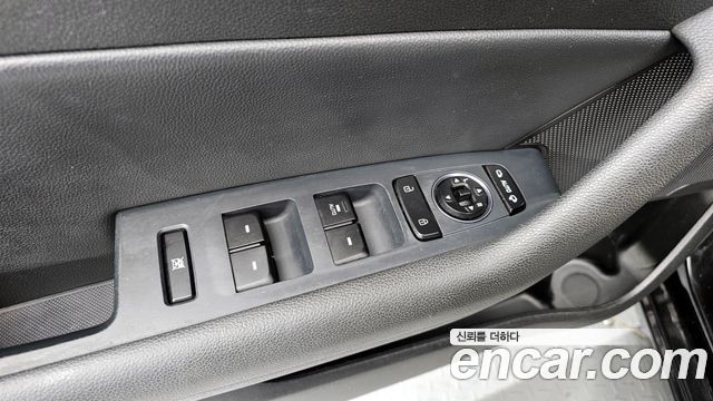 Hyundai Sonata 2.0 Smart — photo 1 of 20