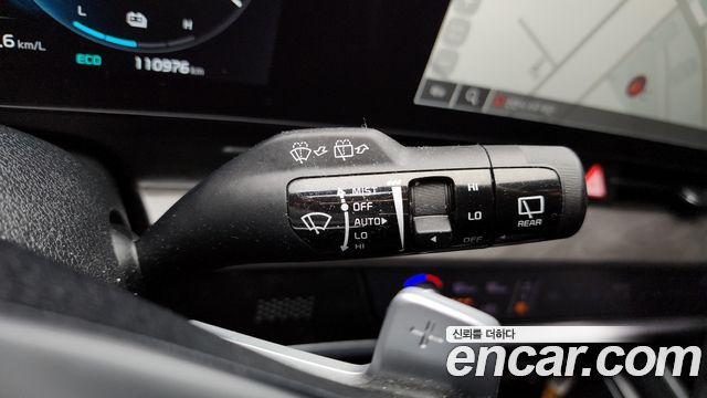 Kia Sportage Signature 2WD — photo 1 of 20