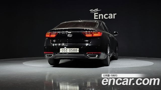 Kia K7 2.2 Diesel Prestige — photo 1 of 20