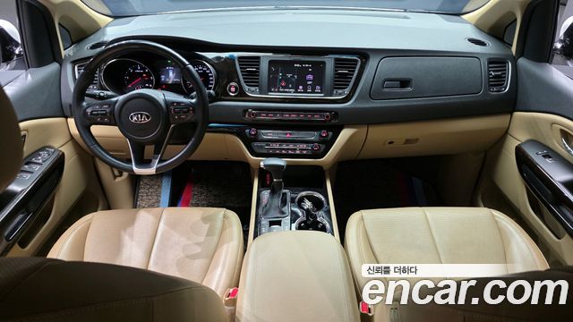 Kia Canival 9-Seater Noblesse Special — photo 1 of 20