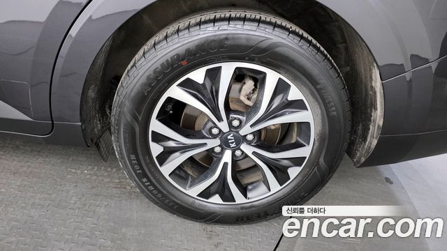 Kia Canival Diesel 9-Seater Prestige — photo 1 of 20