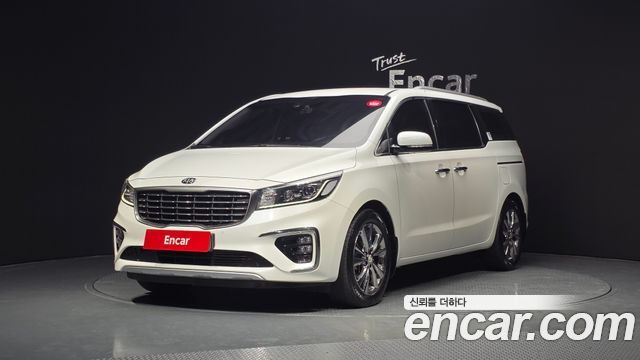 Kia Canival 7-Seater Limousine — photo 1 of 20