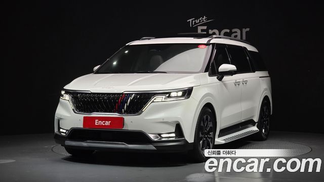 Kia Canival Diesel 7-Seater Signature — photo 1 of 20
