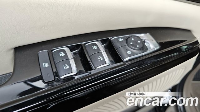 Kia Canival Diesel 9-Seater Noblesse — photo 1 of 20