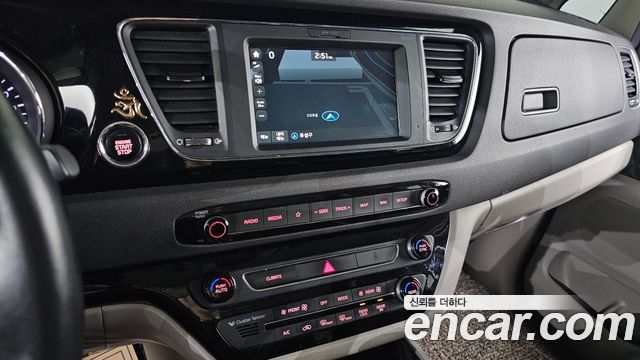 Kia Canival 9-Seater Noblesse Special — photo 1 of 20